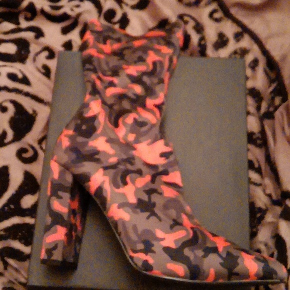 Women's Ankle Boots NWOT - Picture 2 of 5